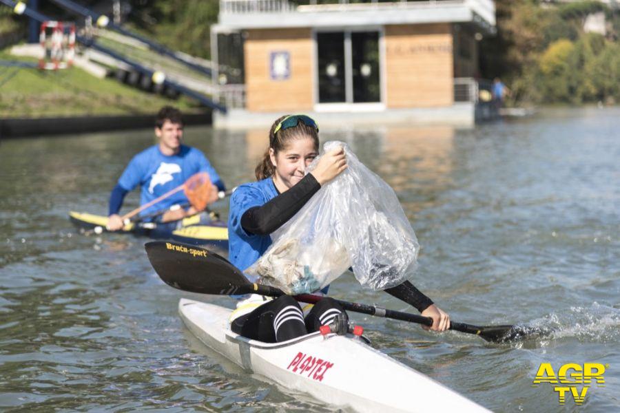 Tevere Blue Kayak, puliamo il fiume dai rifiuti