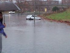 Ostia, forte vento e danni agli stabilimenti