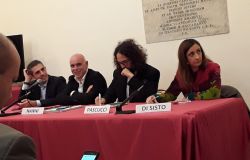 Pizzarotti: poteri speciali per Roma