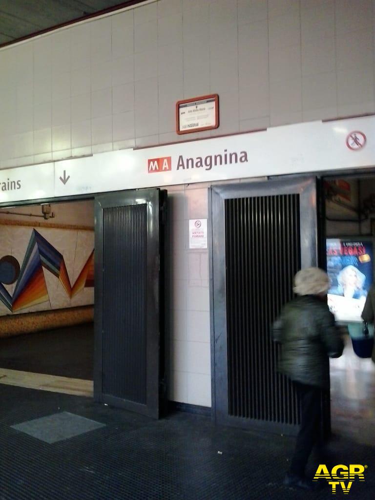 Metro, Anagnina senza ascensore Metro, Anagnina senza ascensore