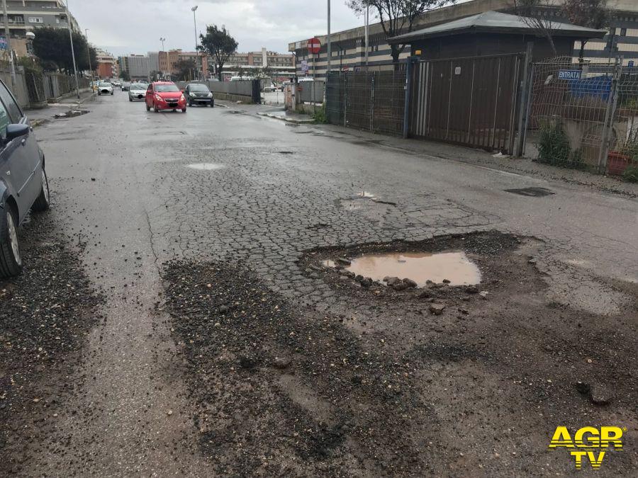 Ostia, nuova asfaltatura per le strade al collasso Ostia, nuova asfaltatura per le strade al collasso